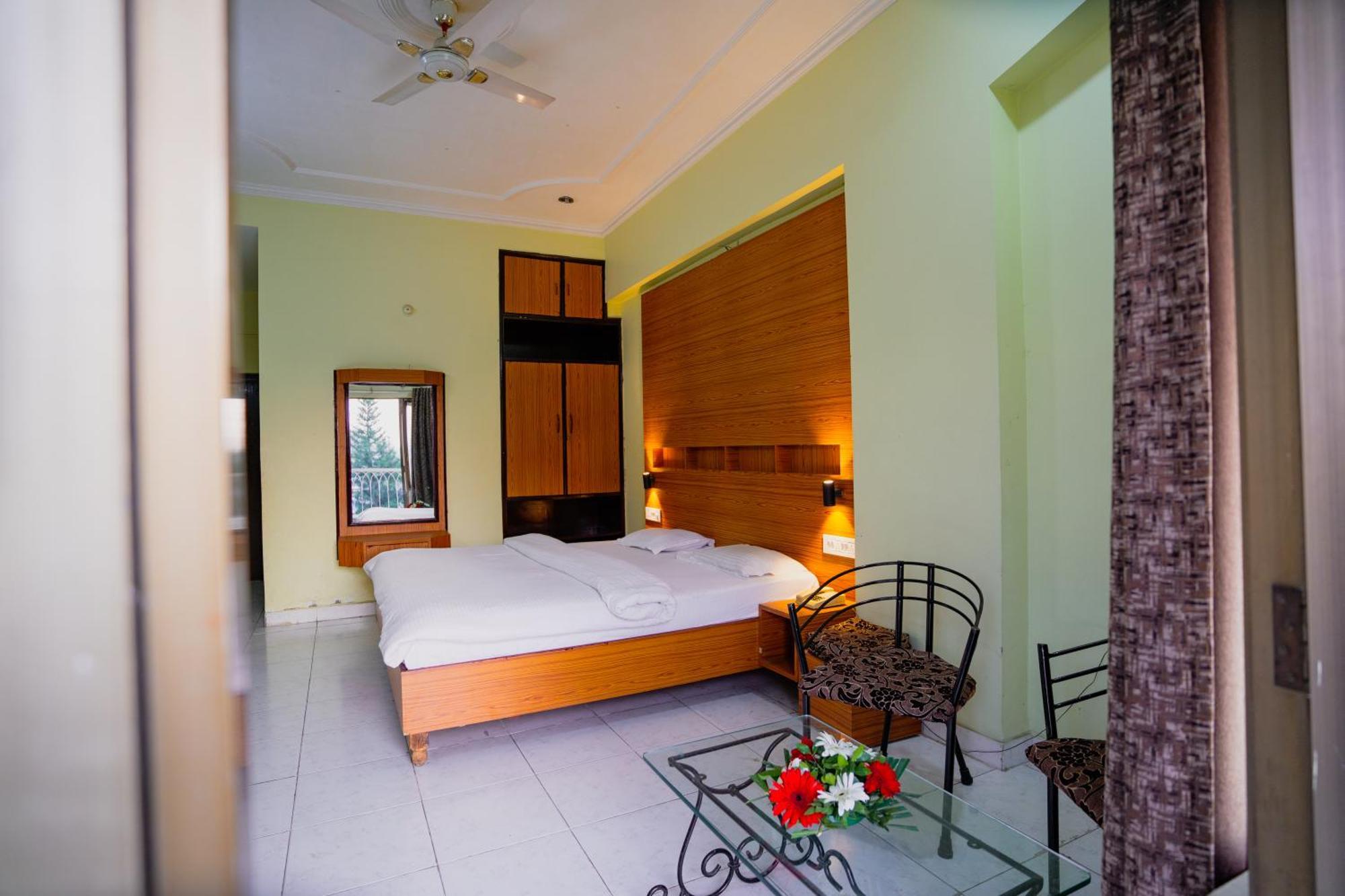 Hotel Girdhar Mahal 인도르 외부 사진