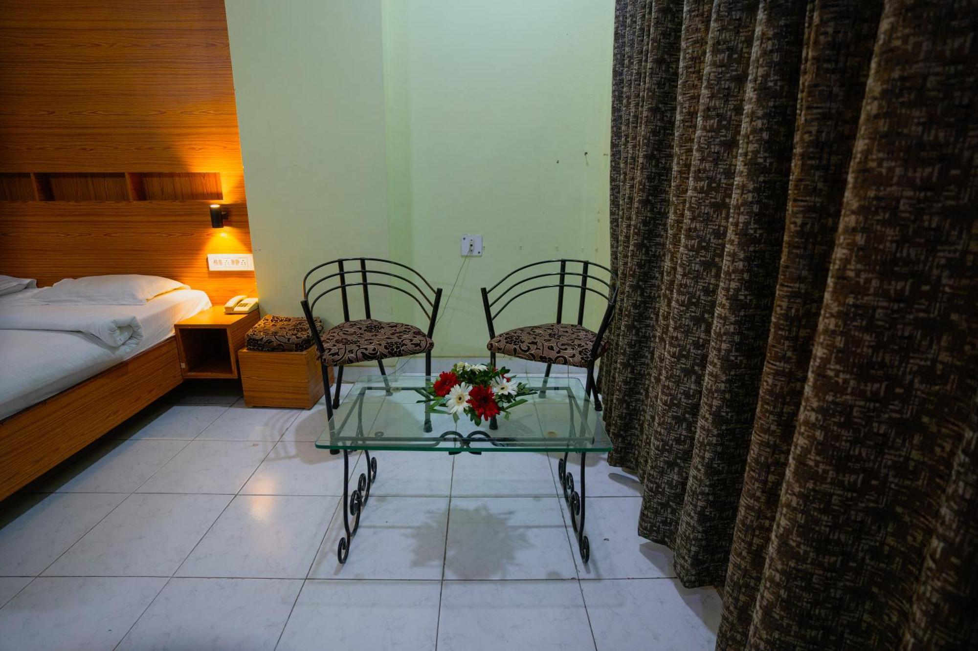 Hotel Girdhar Mahal 인도르 외부 사진