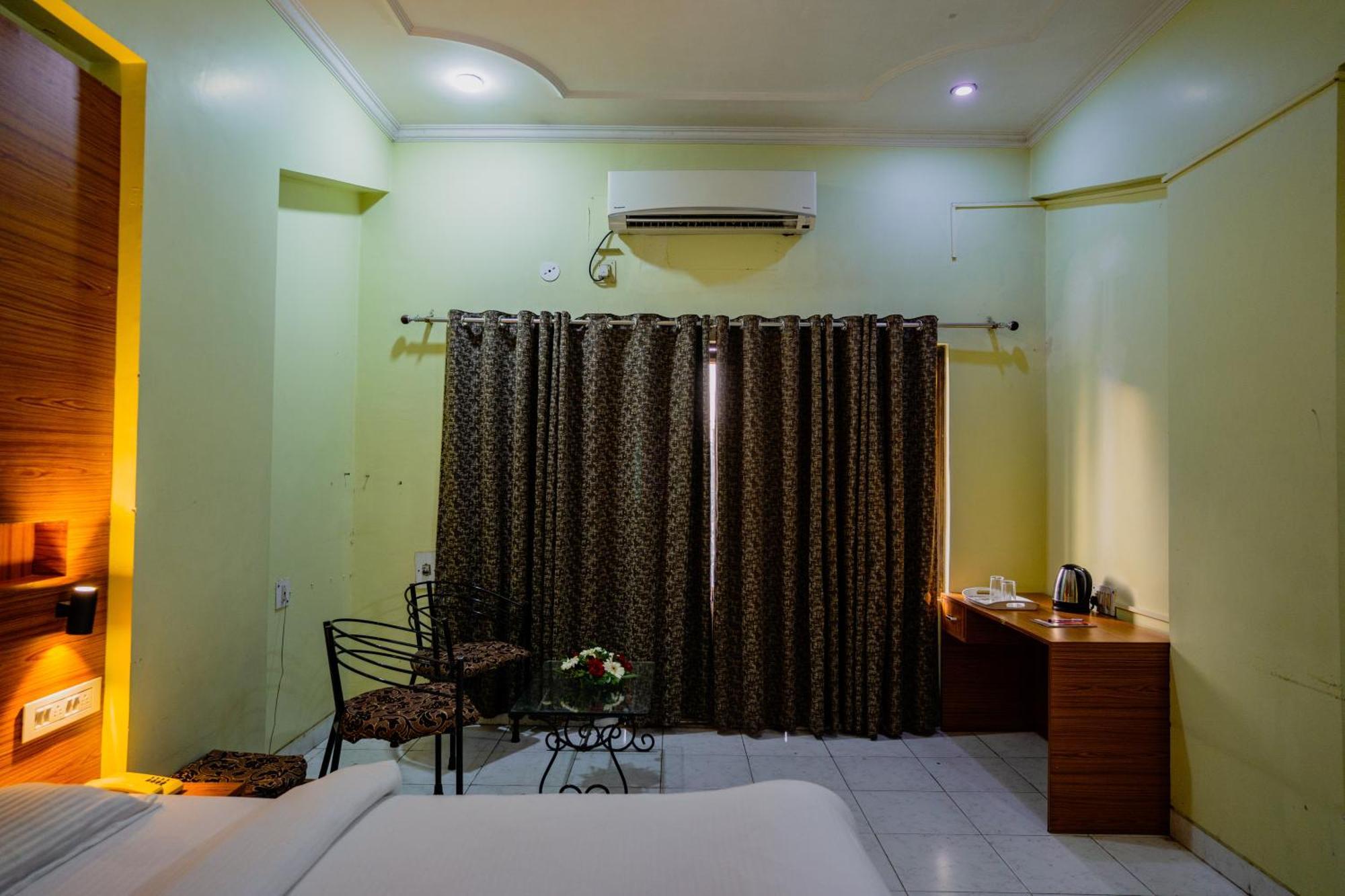 Hotel Girdhar Mahal 인도르 외부 사진