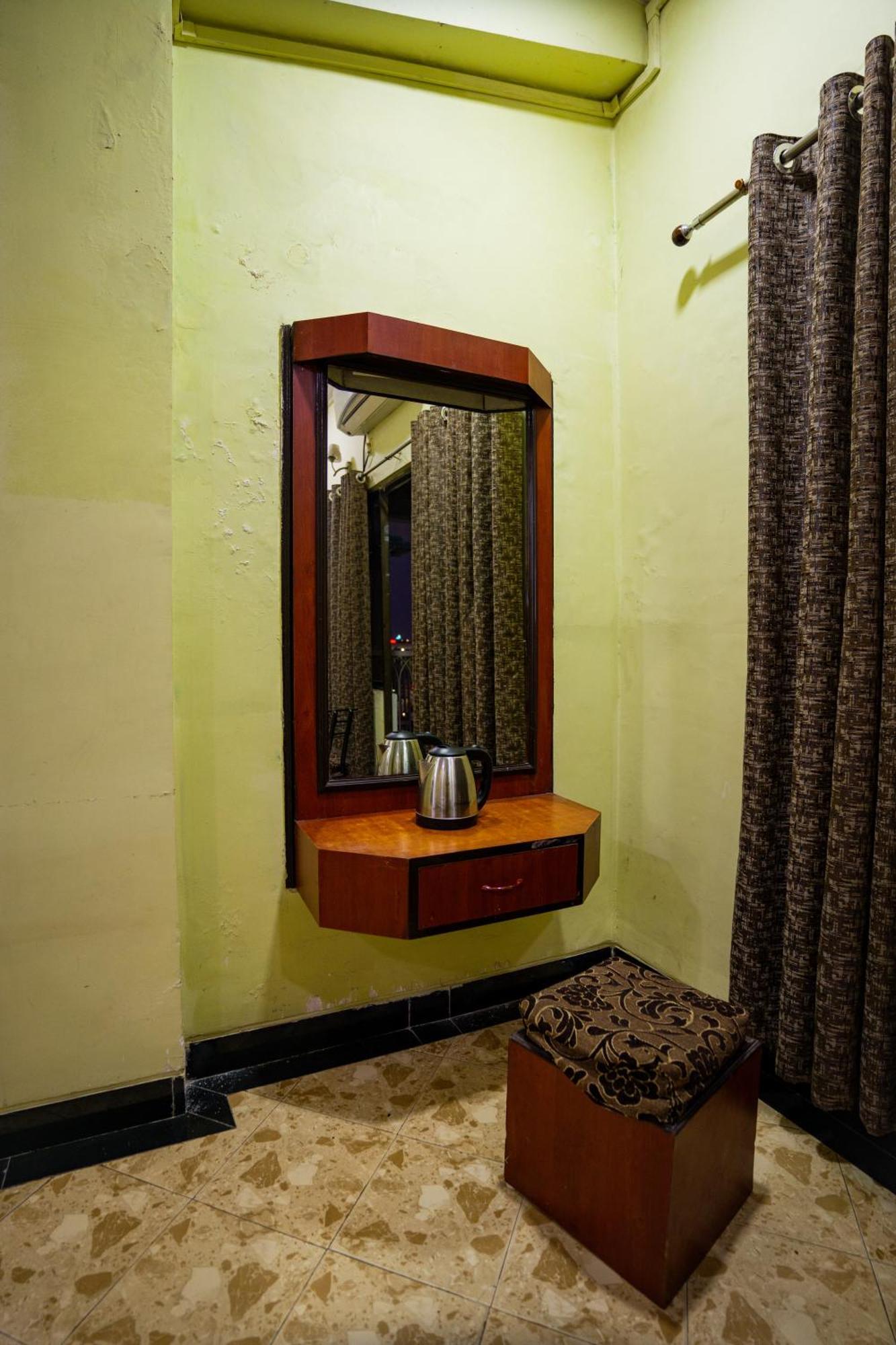 Hotel Girdhar Mahal 인도르 외부 사진