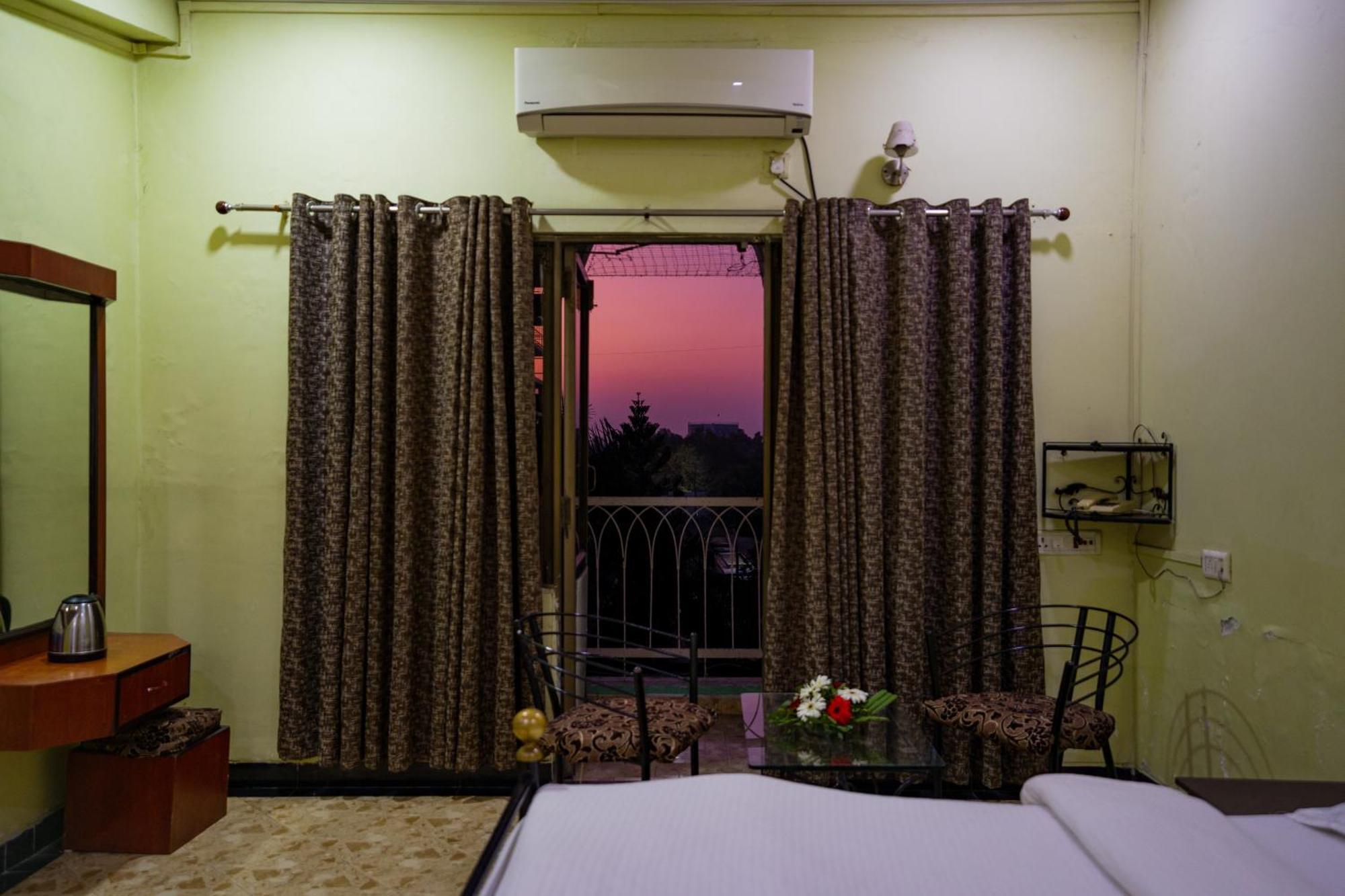 Hotel Girdhar Mahal 인도르 외부 사진