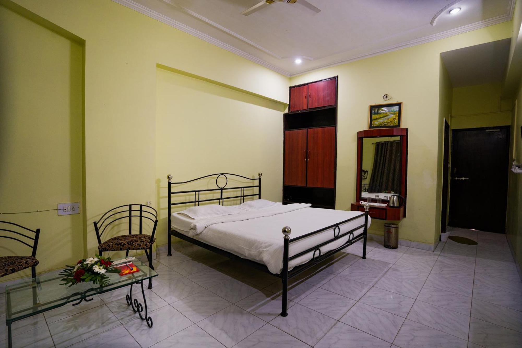 Hotel Girdhar Mahal 인도르 외부 사진